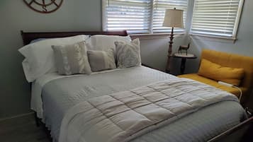2 bedrooms, in-room safe, desk, iron/ironing board