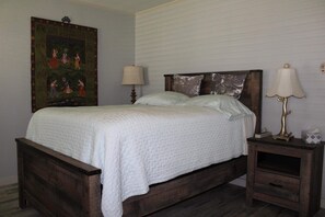 2 bedrooms, in-room safe, desk, iron/ironing board - Perfect for a relaxing stay in a quiet and peaceful setting.  (Monroe)
