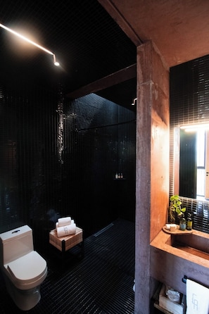 Suite Mewah, pemandangan gunung | Kamar mandi | Perlengkapan mandi gratis, pengering rambut, jubah mandi, dan sandal