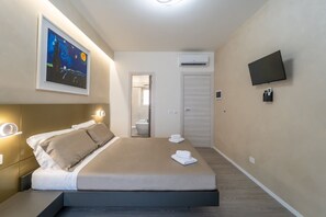 Premium bedding, minibar, individually decorated, individually furnished - giardini inn arte (Giardini Naxos)