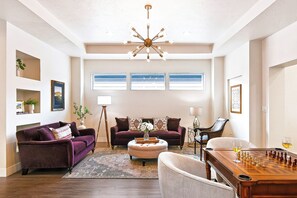 Interior - 2 Adjacent Modern Homes - Sleep 12–16 - Near Shops, Dining, Parks, Entertainment (Meridian)