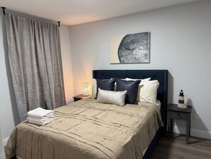 3 bedrooms, desk, iron/ironing board, travel cot