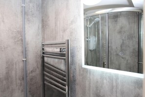 Toilet paper - Abbey Foregate - Basement Apartment (Shrewsbury)