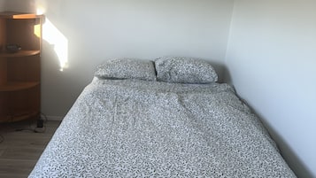 1 makuuhuone, silitysrauta/-lauta, Wi-Fi