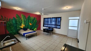 Comfort-Studio | Laptopgeeigneter Arbeitsplatz, kostenloses WLAN