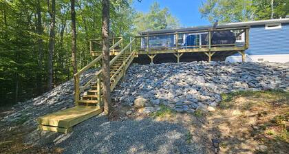 Welcome to-"Salt Marsh Cottage" on Grand Marsh Bay with Eagles, loons & Seabirds