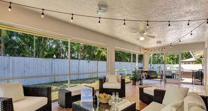 Hottub! Mini Golf! Water Access! Pets! 5min beach!