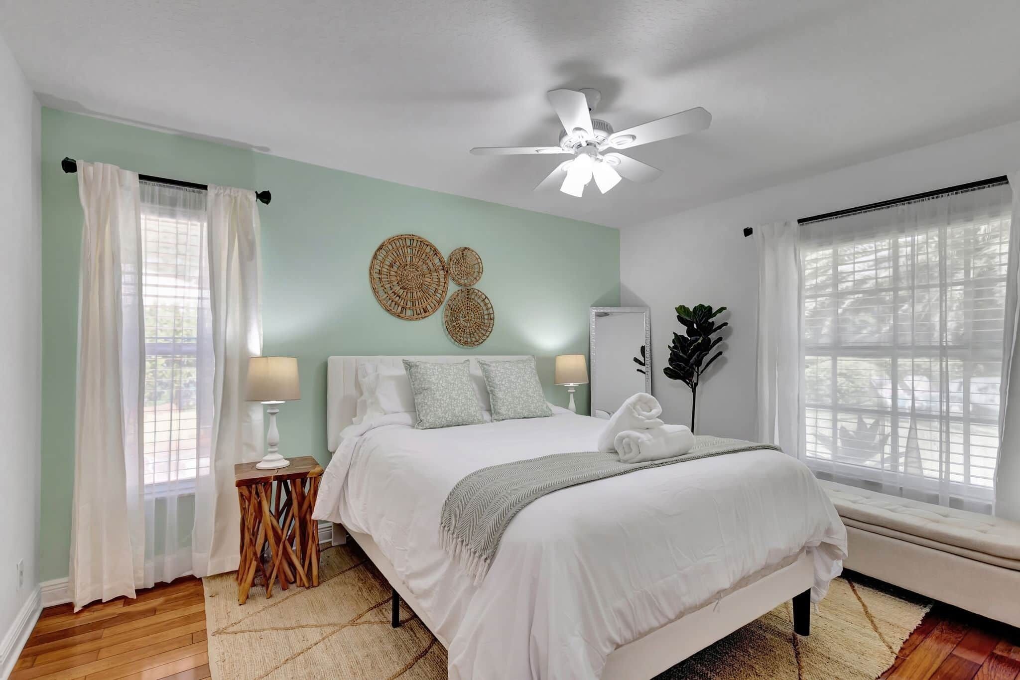 3 bedrooms, in-room safe, iron/ironing board, WiFi