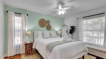 3 bedrooms, in-room safe, iron/ironing board, WiFi
