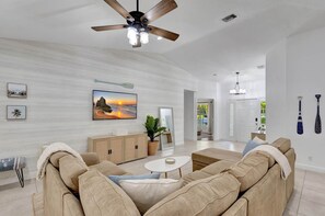 Téléviseur, table de ping-pong