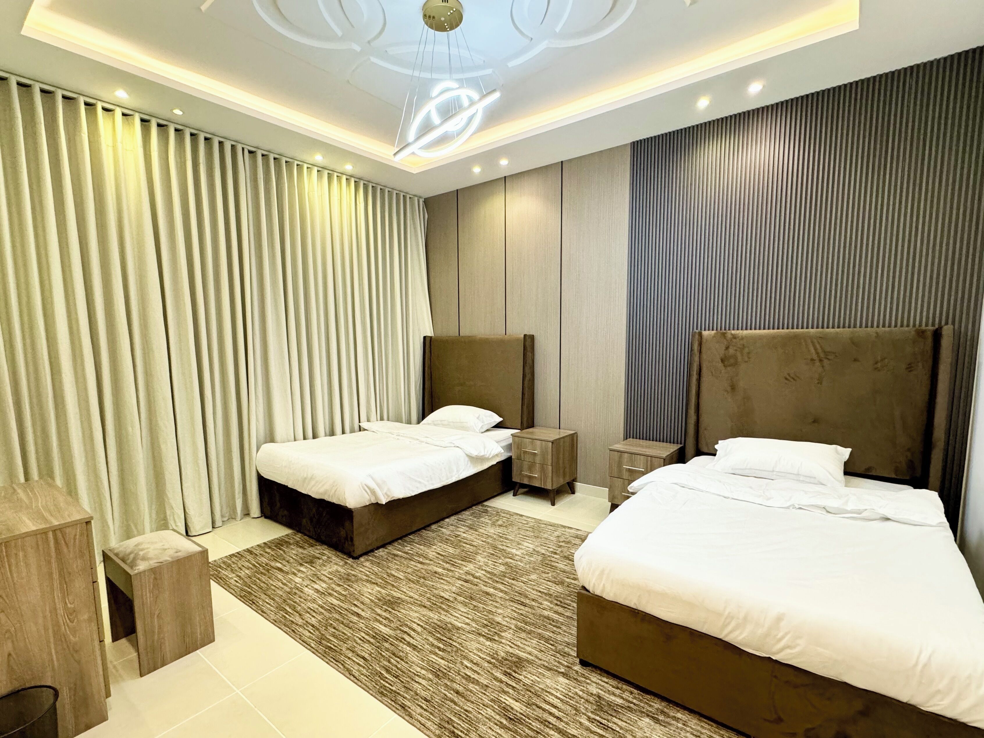 4 bedrooms, iron/ironing board, WiFi, bed sheets