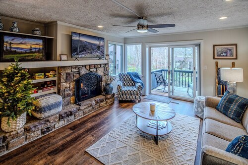 Charming 2/2 condo Sugar Mountain Walk to Golf, Tennis & Ski