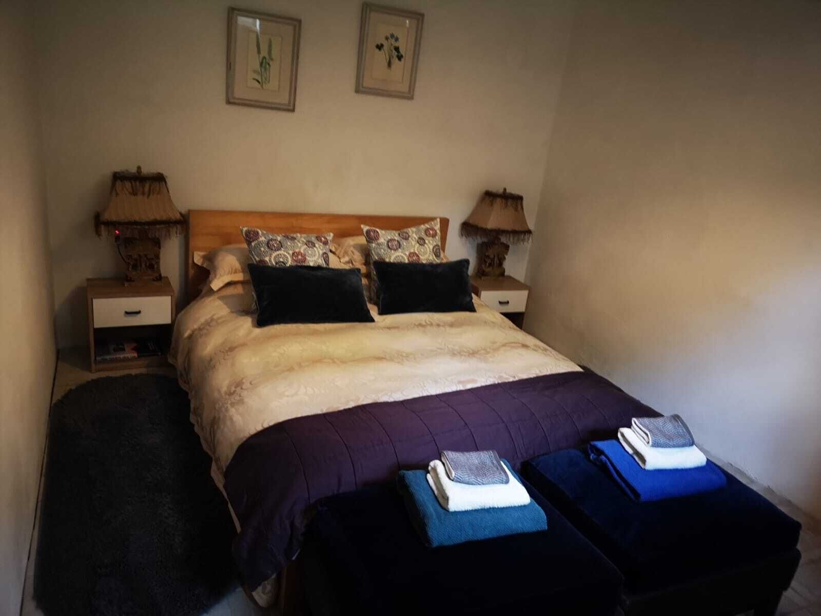 2 habitaciones, tabla de planchar con plancha, wifi y ropa de cama 