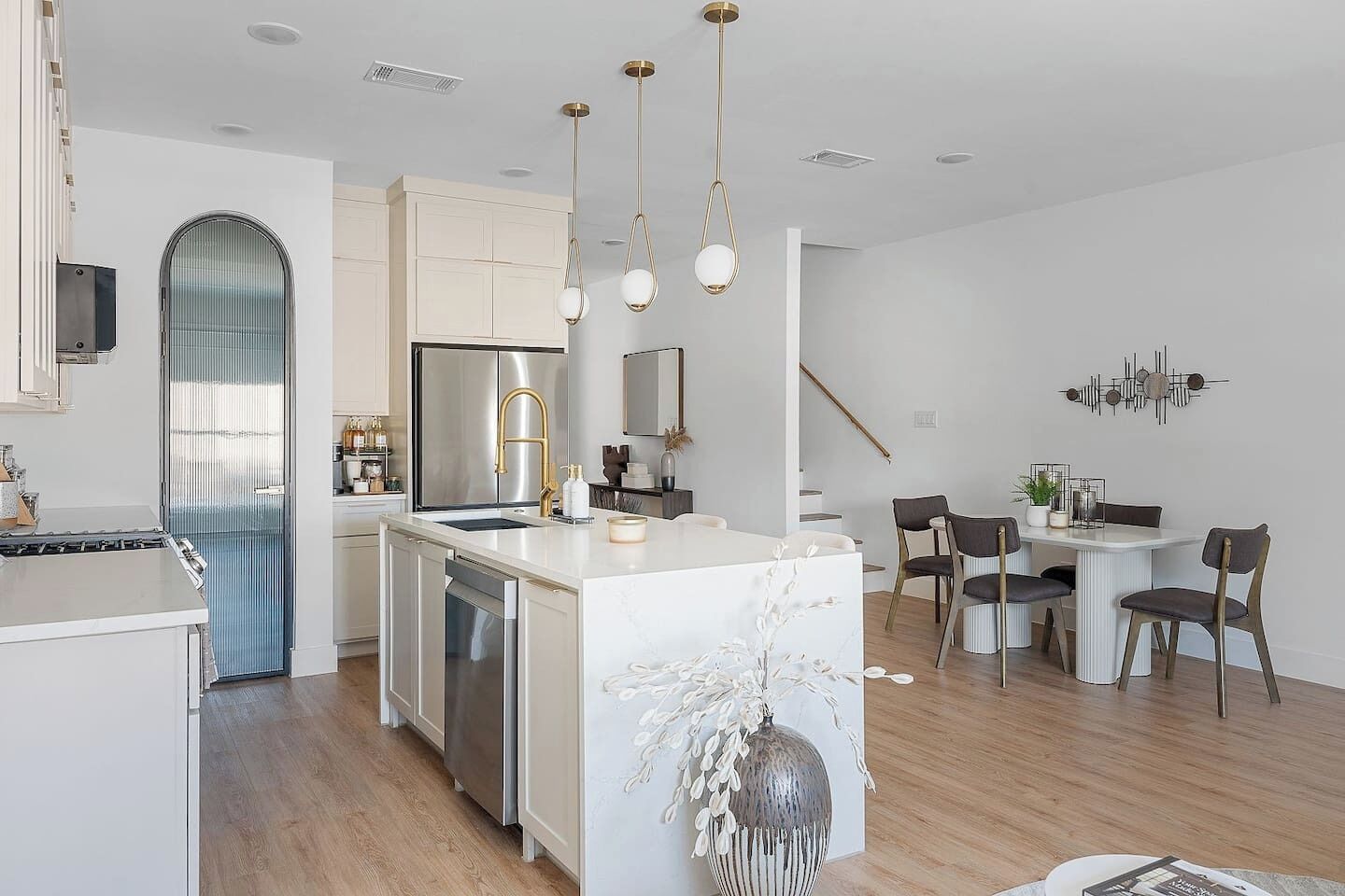 雪櫃、微波爐、焗爐、爐具