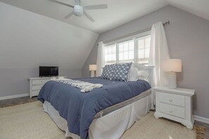3 bedrooms, desk, iron/ironing board, free WiFi