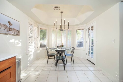 Stylish & Sunny with Heated Pool in the Foothills!