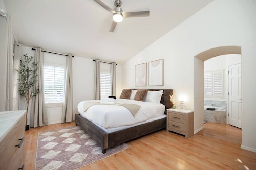 Stylish & Sunny with Heated Pool in the Foothills!