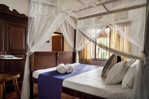 3 bedrooms, desk, iron/ironing board, WiFi - Renovated Family Bungalow, conveniently located, with modern ammenities (6 Sri Jayawardenepura Kotte)