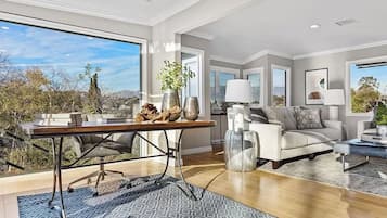 Luxury House, 3 Bedrooms | Living area