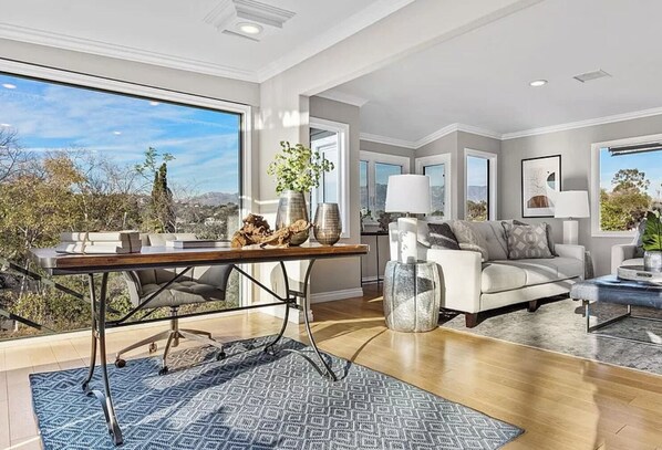 Luxury House, 3 Bedrooms | Living area