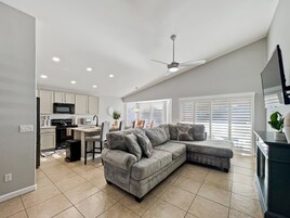 House, Multiple Beds, Pool Access, City View (Kimberly Surprise) | Living area | Fireplace, MP3 dock