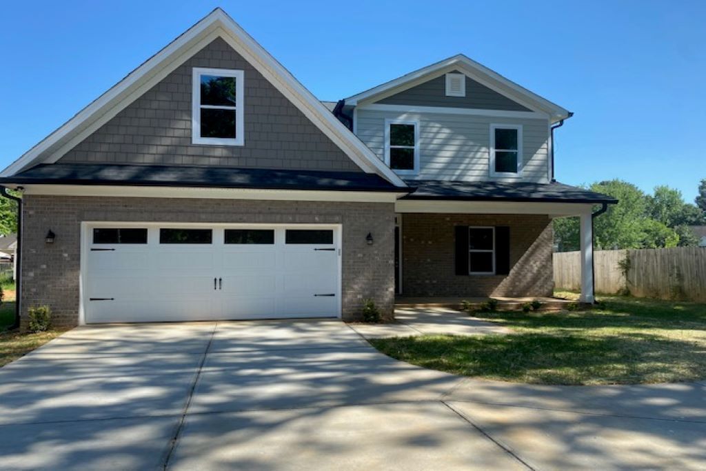 Charming 4-bedroom house with WiFi and AC in fabulous Huntersville