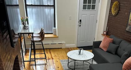 Modern 1-bedroom Garden Apartment with Backyard, up to 25 mins to Times Square