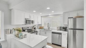 Coffee/tea maker, fridge, microwave, oven