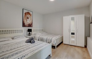 4 makuuhuonetta, silitysrauta/-lauta, Wi-Fi, vuodevaatteet