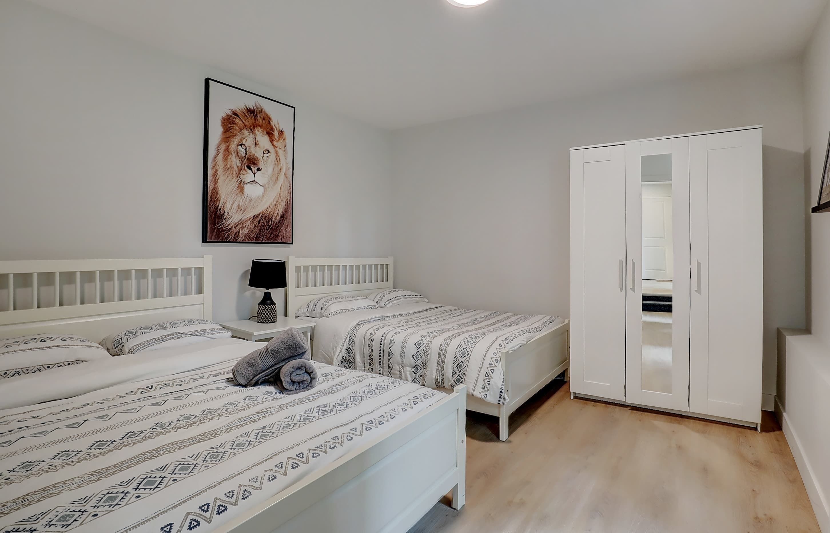 4 chambres, fer et planche à repasser, Wi-Fi, draps fournis