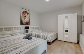 4 chambres, fer et planche à repasser, Wi-Fi, draps fournis