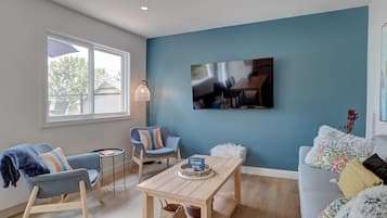 テレビ、書斎 / ワークスペース