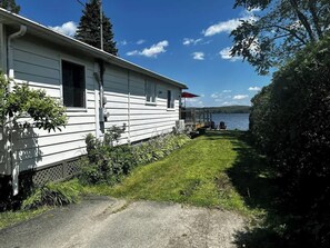Property grounds - La Cozy O-Lac Magog (Sherbrooke)