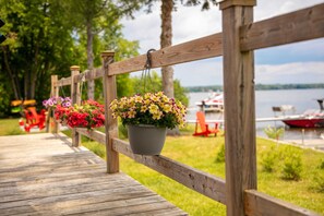 Property grounds - La Cozy O-Lac Magog (Sherbrooke)