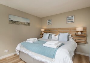 3 makuuhuonetta, silitysrauta/-lauta, ilmainen Wi-Fi, vuodevaatteet