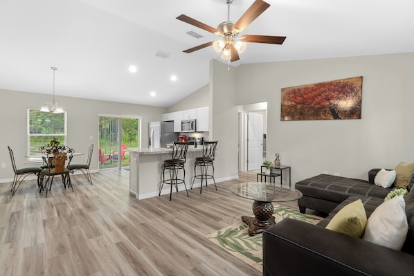 Smart TV, fireplace