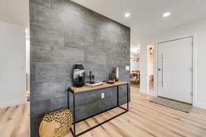 Interior - Luxury Desert Home W/ Heated Pool! in A+Location (Phoenix)