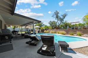 A heated pool - Luxury Desert Home W/ Heated Pool! in A+Location (Phoenix)