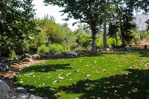 Property grounds - 4 Bedroom and 4 Bathroom plus River Front and Pet Friendly! (Three Rivers)