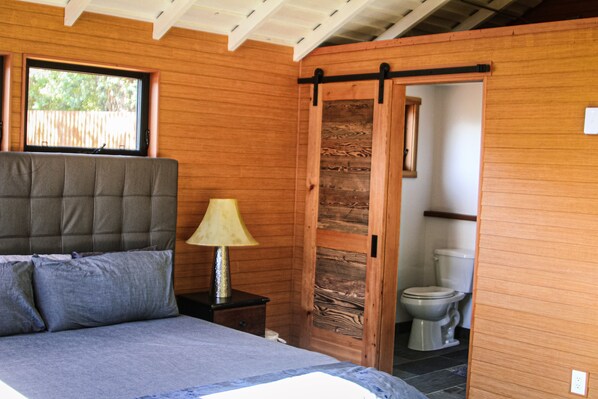 4 bedrooms, WiFi, bed sheets - 4 Bedroom and 4 Bathroom plus River Front and Pet Friendly! (Three Rivers)