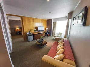 In-room safe, desk, laptop workspace, blackout drapes