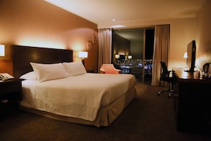 Suite, 1 King Bed, Non Smoking | In-room safe, desk, laptop workspace, blackout drapes - LRH Calama, an Ascend Collection Hotel (Calama)