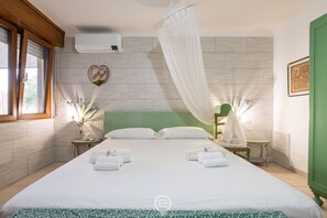 2 bedrooms, desk, iron/ironing board, travel cot