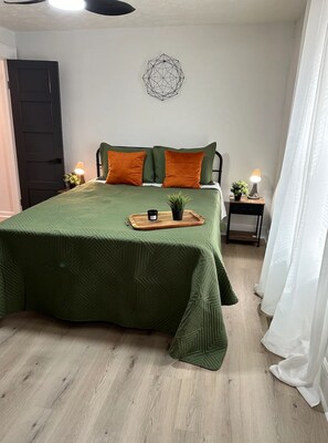 4 bedrooms, iron/ironing board, WiFi, bed sheets