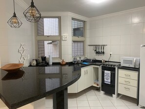 Refrigerador, microondas, horno y lavavajillas 