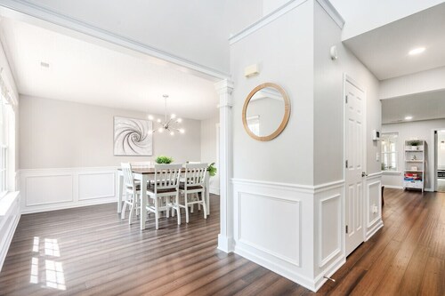 ⥼The Aire⥽ Bright 3200 SQ FEET 4 Bed 3 Bath Home