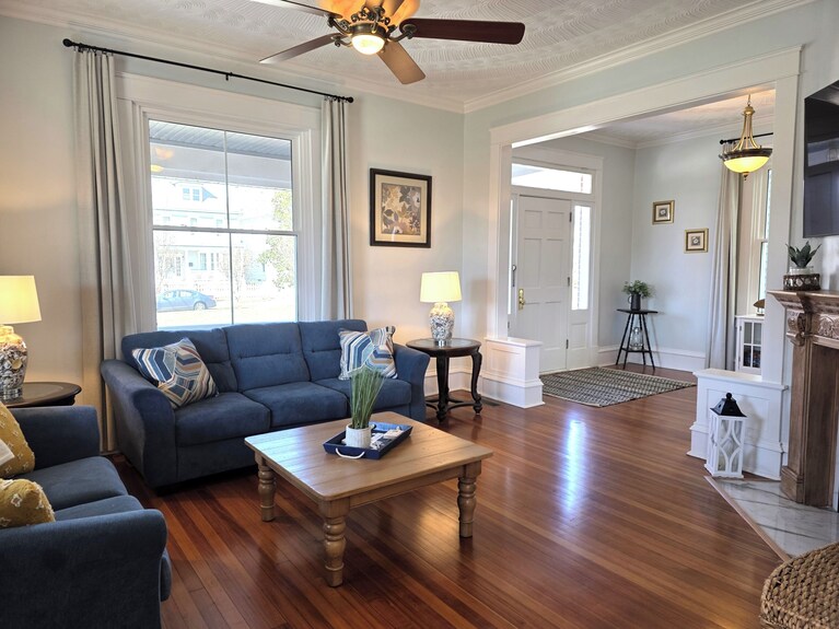 Historic Spacious 4-bedroom Corner House On The Park - Brickhaven By The Park - Cape Charles, VA