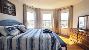 4 bedrooms, iron/ironing board, travel crib, free WiFi