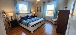 4 habitaciones, tabla de planchar con plancha y cuna de viaje 