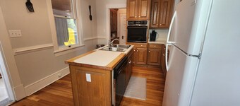 Historic Spacious 4-bedroom corner house on the Park